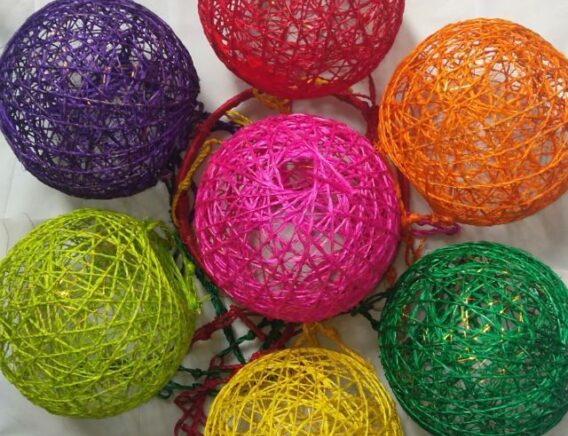 Decorative string balls