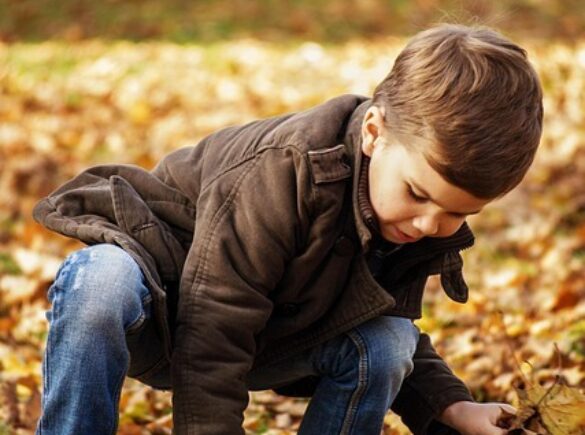 Toddler in the park 1995818 640