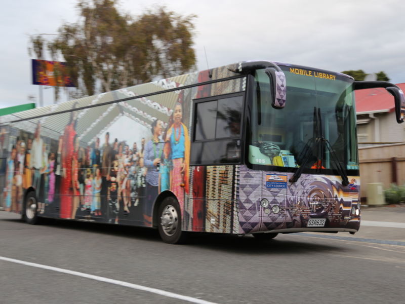 Mobile bus