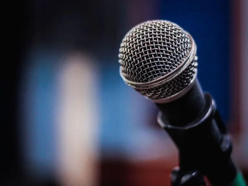 Close up photo of a microphone
